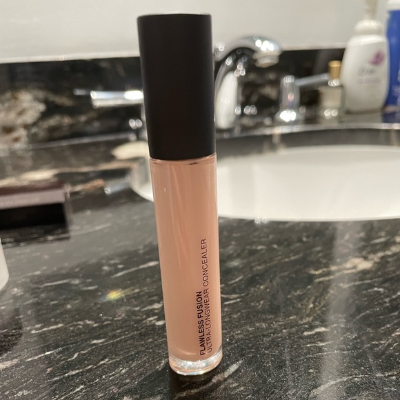[SOLD] Laura Mercier Flawless Fusion Ultra-Longwear Concealer - 1C - Picture 2 of 2